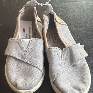 TOMS Kids Light Gray Canvas Sneakers nice and clean on top soles on bottom not